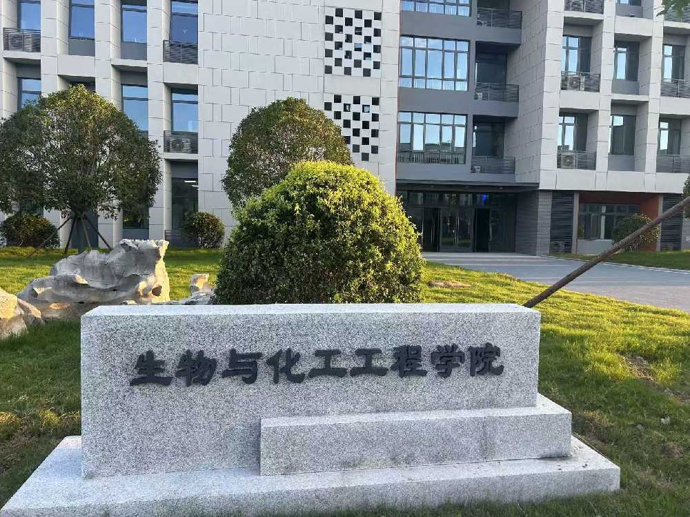 东川区扬州职业大学体育场高杆灯项目